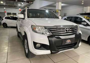 TOYOTA HILUX SW4