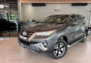 TOYOTA HILUX SW4