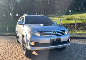 TOYOTA HILUX SW4