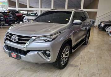 TOYOTA HILUX SW4