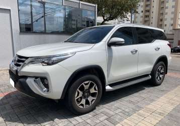 TOYOTA HILUX SW4