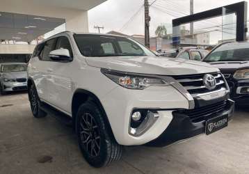 TOYOTA HILUX SW4