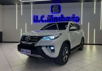 TOYOTA HILUX SW4