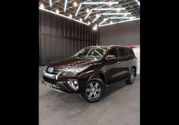 TOYOTA HILUX SW4