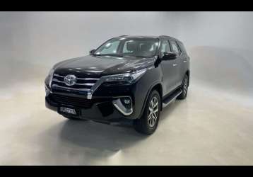 TOYOTA HILUX SW4