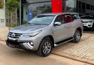 TOYOTA HILUX SW4