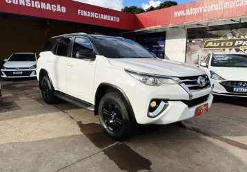 TOYOTA HILUX SW4