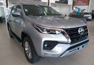 TOYOTA HILUX SW4