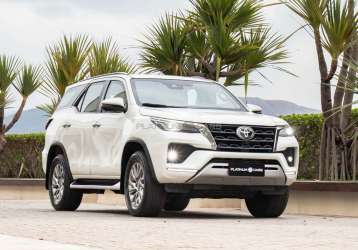 TOYOTA HILUX SW4