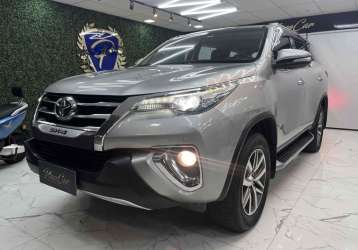 TOYOTA HILUX SW4