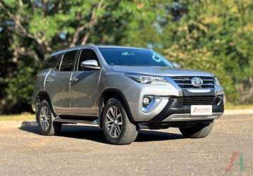 TOYOTA HILUX SW4