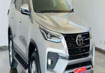 TOYOTA HILUX SW4