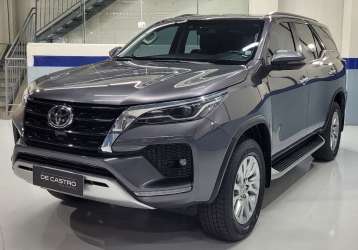 TOYOTA HILUX SW4