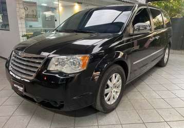 CHRYSLER TOWN & COUNTRY