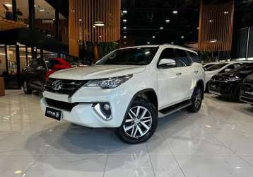 TOYOTA HILUX SW4