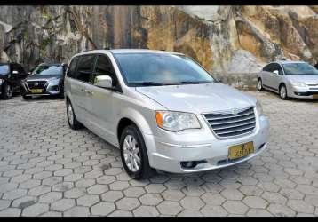 CHRYSLER TOWN & COUNTRY