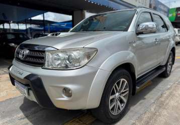 TOYOTA HILUX SW4