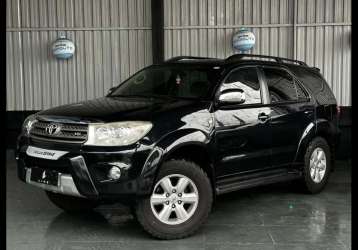 TOYOTA HILUX SW4