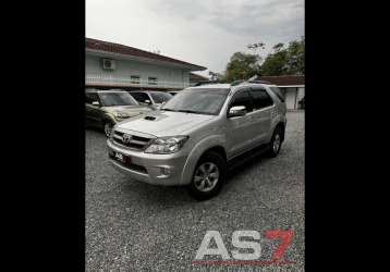 TOYOTA HILUX SW4