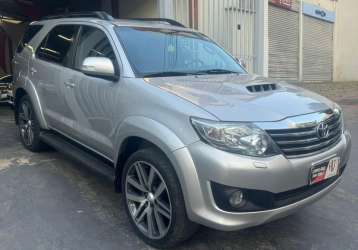 TOYOTA HILUX SW4