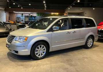 CHRYSLER TOWN & COUNTRY