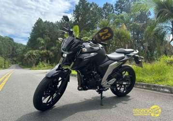 YAMAHA FZ25