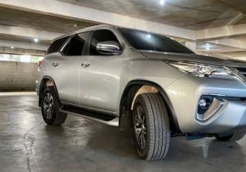 TOYOTA HILUX SW4