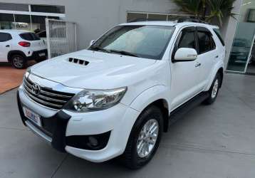 TOYOTA HILUX SW4