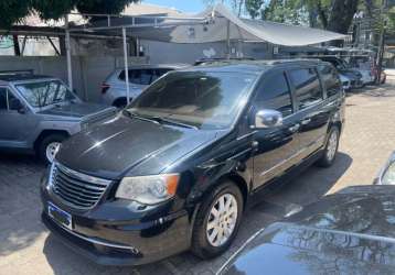 CHRYSLER TOWN & COUNTRY