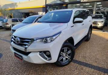 TOYOTA HILUX SW4