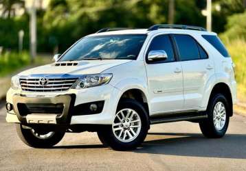 TOYOTA HILUX SW4