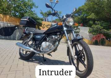 SUZUKI INTRUDER