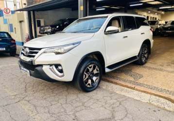 TOYOTA HILUX SW4