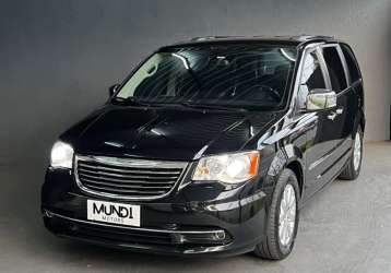 CHRYSLER TOWN & COUNTRY