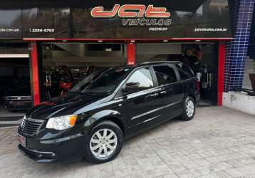 CHRYSLER TOWN & COUNTRY