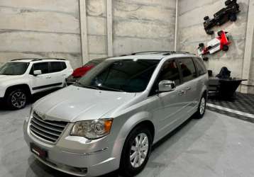 CHRYSLER TOWN & COUNTRY