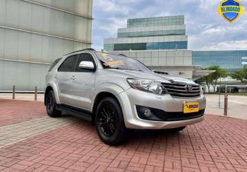 TOYOTA HILUX SW4