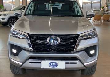 TOYOTA HILUX SW4