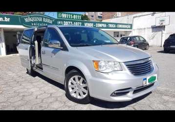 CHRYSLER TOWN & COUNTRY