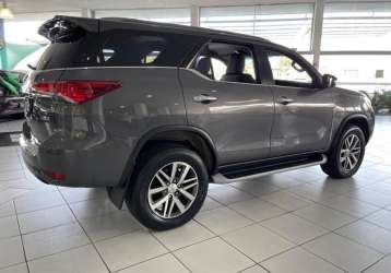 TOYOTA HILUX SW4