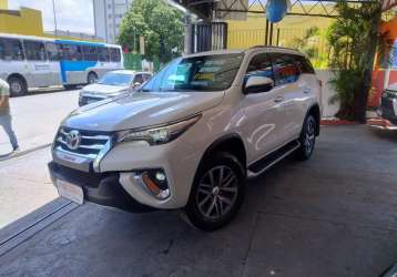 TOYOTA HILUX SW4