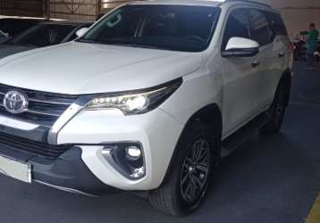 TOYOTA HILUX SW4