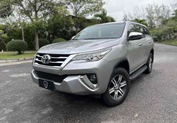 TOYOTA HILUX SW4