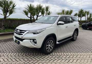 TOYOTA HILUX SW4