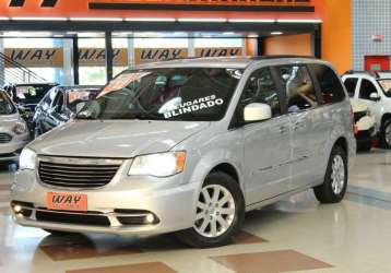 CHRYSLER TOWN & COUNTRY