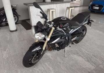 TRIUMPH STREET TRIPLE