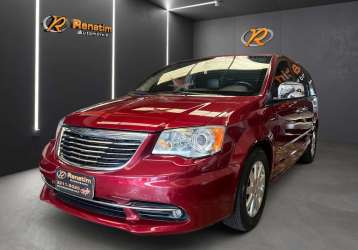 CHRYSLER TOWN & COUNTRY