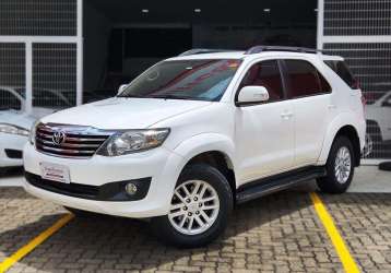 TOYOTA HILUX SW4