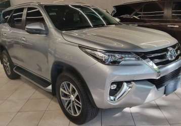 TOYOTA HILUX SW4