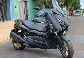 YAMAHA XMAX